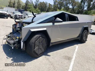 2024 Tesla Cybertruck z VIN 7G2CEHED7RA039024, wystawiony jako Copart lot #55851175 z przebiegiem Nie podano mil oraz Szkody całkowita. Historia ofert i sprzedaży dostępna na DreamBid. Obrazek 1.