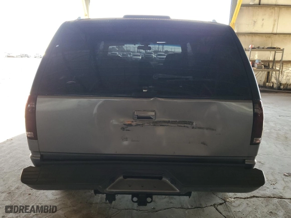 1996 Chevrolet Tahoe with VIN 3GNEK18R0TG147175, listed as a Copart auction lot 78721984 with 210,867 mi miles and Salvage Title. Bid and sale history available at carsss.com. Image 6.