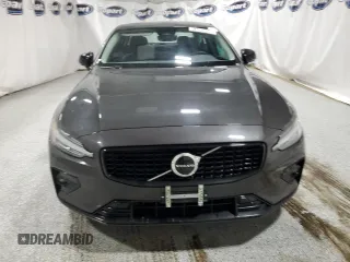 2025 Volvo S60 Core with VIN 7JRL12GJ0SG365858, listed as a Copart auction lot 43205655 with 9,201 mi miles and Clean Title. Bid and sale history available at carsss.com. Image 5.
