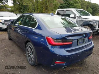 2020 BMW 3 Series 330i xDrive with VIN 3MW5R7J00L8B36008, listed as a IAAI auction lot 40459958 with 32,465 mi miles. Bid and sale history available at carsss.com. Image 3.