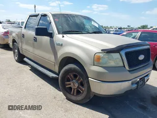 2007 Ford F-150 XLT with VIN 1FTPW12V77FA34682, listed as a IAAI auction lot 42032105 with 185,433 mi miles. Bid and sale history available at carsss.com. Image 1.