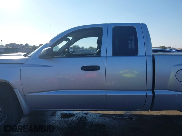 2008 Dodge Dakota ST with VIN 1D7HE22KX8S626188, listed as a IAAI auction lot 41454772 with 215,297 mi miles and . Bid and sale history available at carsss.com. Image 14.