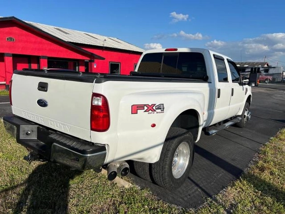 2008 Ford Super Duty F-350 DRW XL with VIN 1FTWW33R98EA23148, listed as a Copart auction lot 45011285 with 252,851 mi miles and Clean Title. Bid and sale history available at carsss.com. Image 4.