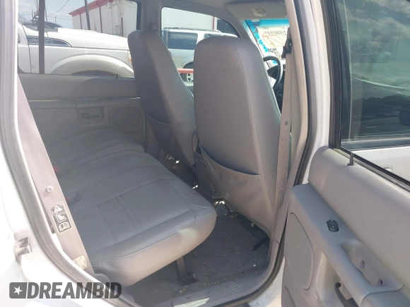 2001 Mercury Mountaineer z VIN 4M2ZU66P31UJ04943, wystawiony jako IAAI lot #42500919 z przebiegiem 222 991 mil mil oraz . Historia ofert i sprzedaży dostępna na DreamBid. Obrazek 8.