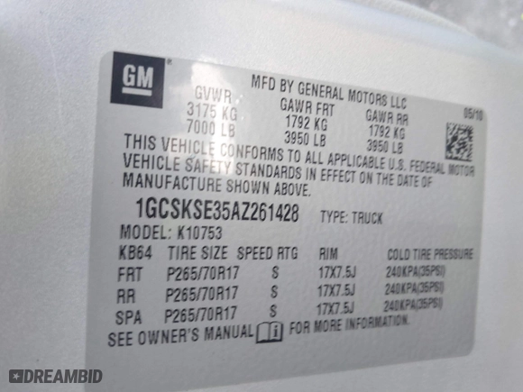 2010 Chevrolet Silverado 1500 LT with VIN 1GCSKSE35AZ261428, listed as a IAAI auction lot 41643928 with 136,282 mi miles. Bid and sale history available at carsss.com. Image 9.