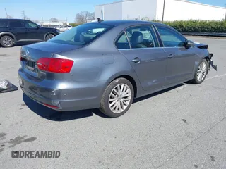 2011 Volkswagen Jetta SEL с VIN 3VWLZ7AJ2BM078649, выставлен на аукционе IAAI как лот 41778648 с пробегом 173 367 миль миль и . История ставок и продаж доступна на DreamBid. Изображение 4.