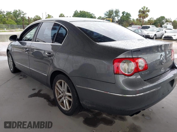 2008 Volkswagen Passat Komfort z VIN WVWJK73C18E227564, wystawiony jako IAAI lot #42251998 z przebiegiem 103 100 mil mil oraz . Historia ofert i sprzedaży dostępna na DreamBid. Obrazek 3.