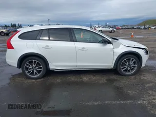 2016 Volvo V60 Cross Country T5 with VIN YV4612HKXG1013445, listed as a IAAI auction lot 41502674 with 113,657 mi miles. Bid and sale history available at carsss.com. Image 13.