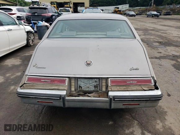 1983 Cadillac Seville z VIN 1G6AS6983DE800569, wystawiony jako Copart lot #62057784 z przebiegiem 50 322 mil mil oraz Czysty tytuł • Clean title. Historia ofert i sprzedaży dostępna na DreamBid. Obrazek 6.