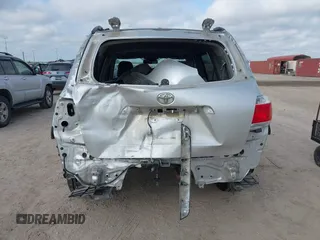 2013 Toyota Highlander Limited z VIN 5TDYK3EH1DS103301, wystawiony jako IAAI lot #42005471 z przebiegiem 239 950 mil mil oraz . Historia ofert i sprzedaży dostępna na DreamBid. Obrazek 17.
