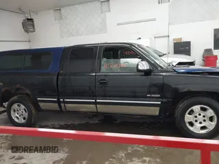 2000 Chevrolet Silverado 1500 LS with VIN 2GCEC19T3Y1333843, listed as a IAAI auction lot 41721344 with 1 mi miles. Bid and sale history available at carsss.com. Image 13.