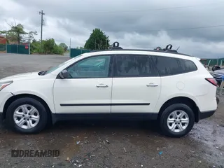 2015 Chevrolet Traverse LS z VIN 1GNKVFED4FJ197970, wystawiony jako IAAI lot #42020771 z przebiegiem 128 876 mil mil oraz . Historia ofert i sprzedaży dostępna na DreamBid. Obrazek 14.
