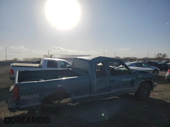 1997 Chevrolet Silverado 1500 with VIN 2GCEK19R2V1229234, listed as a Copart auction lot 47044425 with 196,943 mi miles and Salvage Title. Bid and sale history available at DreamBid. Image 3.
