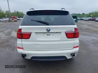 2013 BMW X5 xDrive35i z VIN 5UXZV4C51D0B03720, wystawiony jako IAAI lot #42284686 z przebiegiem 181 322 mil mil oraz . Historia ofert i sprzedaży dostępna na DreamBid. Obrazek 16.