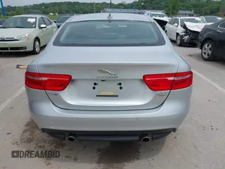2017 Jaguar XE 35t Prestige z VIN SAJAK4BV2HA963732, wystawiony jako IAAI lot #42275319 z przebiegiem 32 600 mil mil oraz . Historia ofert i sprzedaży dostępna na DreamBid. Obrazek 15.