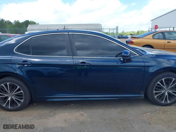 2018 Toyota Camry LE with VIN 4T1B11HK9JU639162, listed as a IAAI auction lot 41967207 with 82,444 mi miles. Bid and sale history available at carsss.com. Image 13.