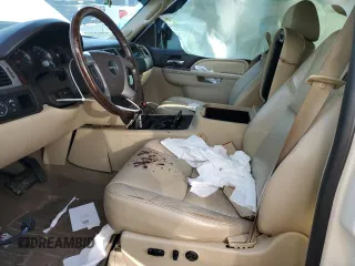 2011 GMC Sierra 1500 Denali z VIN 3GTP2XE26BG222472, wystawiony jako Copart lot #42186215 z przebiegiem Nie podano mil oraz Nie do naprawy • Non repairable. Historia ofert i sprzedaży dostępna na DreamBid. Obrazek 7.