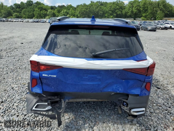 2023 Kia Seltos S z VIN KNDEU2AA7P7410521, wystawiony jako Copart lot #56796665 z przebiegiem 33 412 mil mil oraz Szkoda całkowita • Salvage title. Historia ofert i sprzedaży dostępna na DreamBid. Obrazek 6.