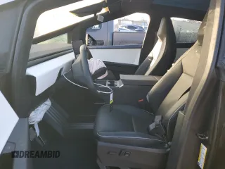 2024 Tesla Cybertruck z VIN 7G2CEHEDXRA013484, wystawiony jako Copart lot #43263285 z przebiegiem 2 869 mil mil oraz Szkoda całkowita • Salvage title. Historia ofert i sprzedaży dostępna na DreamBid. Obrazek 7.