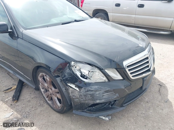 2013 Mercedes-Benz E-Class E 350 Luxury with VIN WDDHF5KBXDA662302, listed as a IAAI auction lot 41797633 with 153,644 mi miles. Bid and sale history available at carsss.com. Image 6.