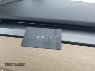2018 Tesla Model 3 Long Range Battery z VIN 5YJ3E1EB1JF170479, wystawiony jako IAAI lot #42290687 z przebiegiem 69 495 mil mil oraz . Historia ofert i sprzedaży dostępna na DreamBid. Obrazek 11.