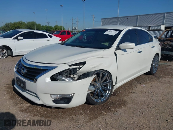 2014 Nissan Altima S with VIN 1N4AL3AP5EN335473, listed as a IAAI auction lot 41952678 with 156,474 mi miles and . Bid and sale history available at DreamBid. Image 18.