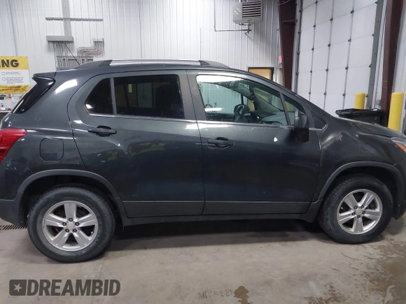 2017 Chevrolet Trax LT z VIN 3GNCJPSB4HL225450, wystawiony jako IAAI lot #42251420 z przebiegiem 54 199 mil mil oraz . Historia ofert i sprzedaży dostępna na DreamBid. Obrazek 13.