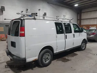 2009 GMC Savana Cargo Van with VIN 1GTGG25C591169155, listed as a IAAI auction lot 41585796 with 157,610 mi miles. Bid and sale history available at carsss.com. Image 4.