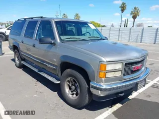 1999 GMC Suburban with VIN 3GKFK16R0XG511301, listed as a IAAI auction lot 41946753 with 231,650 mi miles. Bid and sale history available at carsss.com. Image 1.