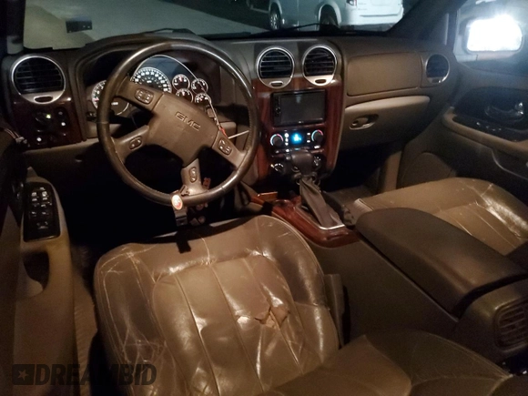 2002 GMC Envoy SLT with VIN 1GKDT13S522286497, listed as a Copart auction lot 84501384 with 207,226 mi miles and Salvage Title. Bid and sale history available at carsss.com. Image 8.