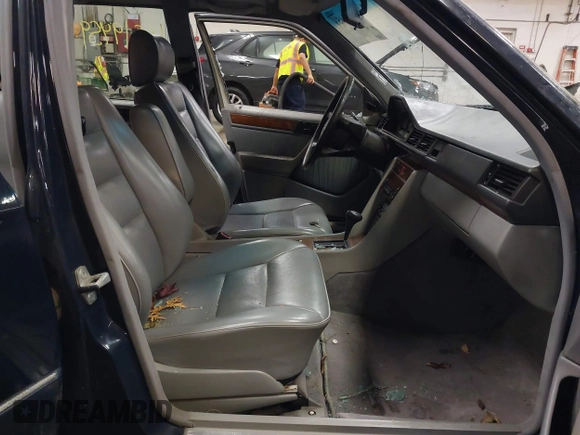 1990 Mercedes-Benz 300 E с VIN WDBEA30D3LB235863, выставлен на аукционе IAAI как лот 40519459 с пробегом 142 260 миль миль и . История ставок и продаж доступна на DreamBid. Изображение 5.
