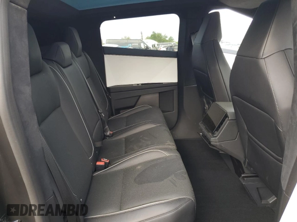 2024 Tesla Cybertruck z VIN 7G2CEHED7RA020473, wystawiony jako Copart lot #55123035 z przebiegiem 4 835 mil mil oraz Szkoda całkowita • Salvage title. Historia ofert i sprzedaży dostępna na DreamBid. Obrazek 10.