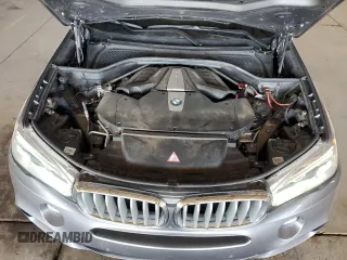 2014 BMW X5 xDrive50i z VIN 5UXKR6C57E0J71844, wystawiony jako Copart lot #54399675 z przebiegiem 79 898 mil mil oraz Szkoda całkowita • Salvage title. Historia ofert i sprzedaży dostępna na DreamBid. Obrazek 11.