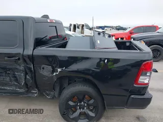 2019 Ram 1500 Big Horn z VIN 1C6RREFT1KN891182, wystawiony jako IAAI lot #41634042 z przebiegiem 128 972 mil mil oraz . Historia ofert i sprzedaży dostępna na DreamBid. Obrazek 17.