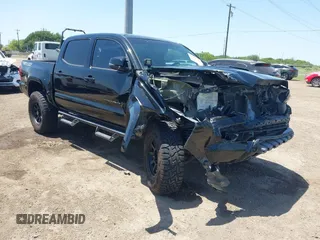 2017 Toyota Tacoma SR5 z VIN 5TFCZ5AN6HX117594, wystawiony jako IAAI lot #42004310 z przebiegiem 106 599 mil mil oraz . Historia ofert i sprzedaży dostępna na DreamBid. Obrazek 1.