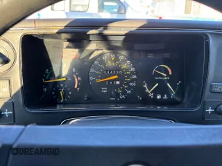 1988 Saab 900 z VIN YS3AT76L3J7040435, wystawiony jako Copart lot #42987225 z przebiegiem 44 319 mil mil oraz Czysty tytuł • Clean title. Historia ofert i sprzedaży dostępna na DreamBid. Obrazek 8.
