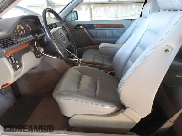 1991 Mercedes-Benz 300 CE с VIN WDBEA51D3MB285660, выставлен на аукционе Copart как лот 49656285 с пробегом 93 772 миль миль и Списание • Salvage title. История ставок и продаж доступна на DreamBid. Изображение 7.