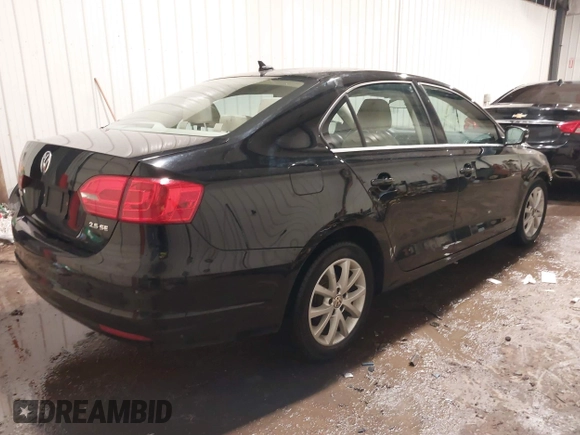 2013 Volkswagen Jetta SE z VIN 3VWDP7AJ4DM398794, wystawiony jako IAAI lot #41703067 z przebiegiem Nie podano mil oraz . Historia ofert i sprzedaży dostępna na DreamBid. Obrazek 4.
