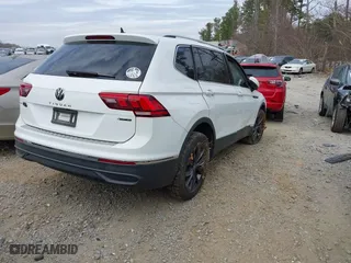 2022 Volkswagen Tiguan SE with VIN 3VV2B7AX5NM055508, listed as a IAAI auction lot 41179328 with 50,693 mi miles. Bid and sale history available at carsss.com. Image 4.
