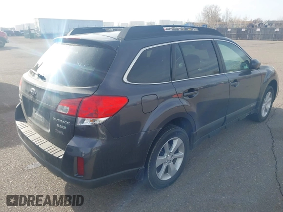 2013 Subaru Outback Premium z VIN 4S4BRBCC1D3206265, wystawiony jako IAAI lot #41850594 z przebiegiem 380 708 mil mil oraz . Historia ofert i sprzedaży dostępna na DreamBid. Obrazek 4.