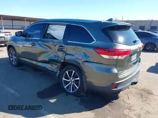 2018 Toyota Highlander SE with VIN 5TDJZRFH3JS834516, listed as a IAAI auction lot 41670880 with 81,274 mi miles and . Bid and sale history available at DreamBid. Image 3.