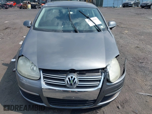2010 Volkswagen Jetta Limited Edition z VIN 3VWRZ7AJ1AM017527, wystawiony jako IAAI lot #42434560 z przebiegiem 132 891 mil mil oraz . Historia ofert i sprzedaży dostępna na DreamBid. Obrazek 12.