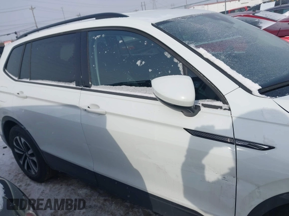 2024 Volkswagen Tiguan S с VIN 3VVFB7AX1RM103822, выставлен на аукционе IAAI как лот 41364247 с пробегом 10 407 миль миль и . История ставок и продаж доступна на DreamBid. Изображение 13.
