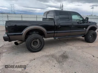 2015 Ford F-250 Lariat z VIN 1FT7W2BTXFEC34304, wystawiony jako Copart lot #55057775 z przebiegiem 128 368 mil mil oraz Szkoda całkowita • Salvage title. Historia ofert i sprzedaży dostępna na DreamBid. Obrazek 3.