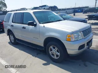 2005 Ford Explorer XLT z VIN 1FMZU63E85ZA68244, wystawiony jako IAAI lot #42397955 z przebiegiem 120 745 mil mil oraz . Historia ofert i sprzedaży dostępna na DreamBid. Obrazek 1.