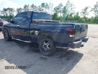 2008 Nissan Titan XE z VIN 1N6BA06A58N358342, wystawiony jako IAAI lot #42307058 z przebiegiem 223 175 mil mil oraz . Historia ofert i sprzedaży dostępna na DreamBid. Obrazek 3.