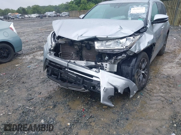 2018 Toyota Highlander LE z VIN 5TDZARFH2JS037796, wystawiony jako IAAI lot #42290819 z przebiegiem 62 638 mil mil oraz . Historia ofert i sprzedaży dostępna na DreamBid. Obrazek 6.