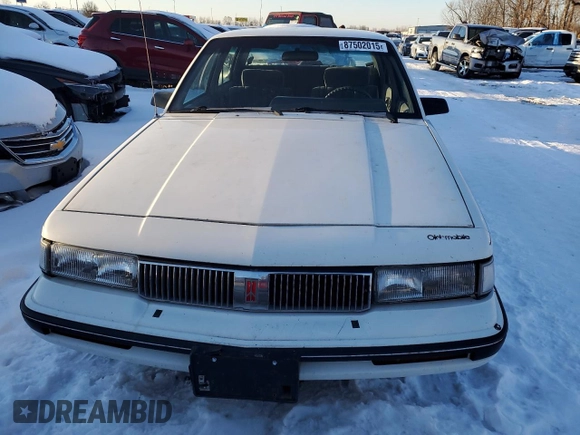 1991 Oldsmobile Cutlass z VIN 1G3AJ54N9M6353764, wystawiony jako Copart lot #87502015 z przebiegiem 170 646 mil mil oraz Szkody całkowita. Historia ofert i sprzedaży dostępna na DreamBid. Obrazek 5.