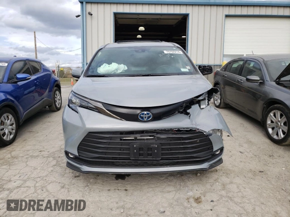 2023 Toyota Sienna XSE 25th Anniversary with VIN 5TDCSKFC3PS103084, listed as a Copart auction lot 79702214 with 17,737 mi miles and Salvage title. Bid and sale history available at DreamBid. Image 5.