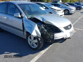 2009 Kia Rio LX with VIN KNADE243696547512, listed as a IAAI auction lot 40639932 with 204,809 mi miles. Bid and sale history available at carsss.com. Image 6.
